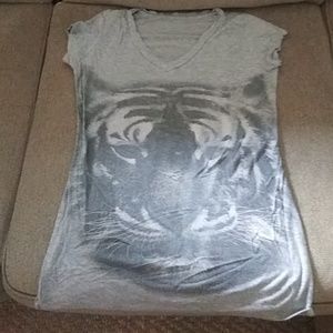 Tiger vneck shirt